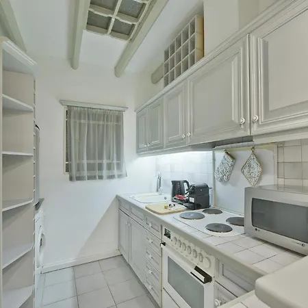 Apartment Mavili Square