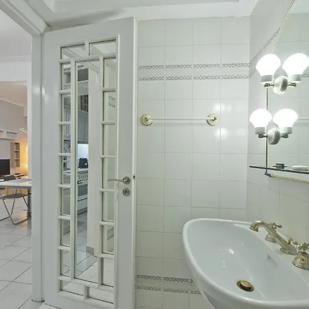 Mavili Square Apartment